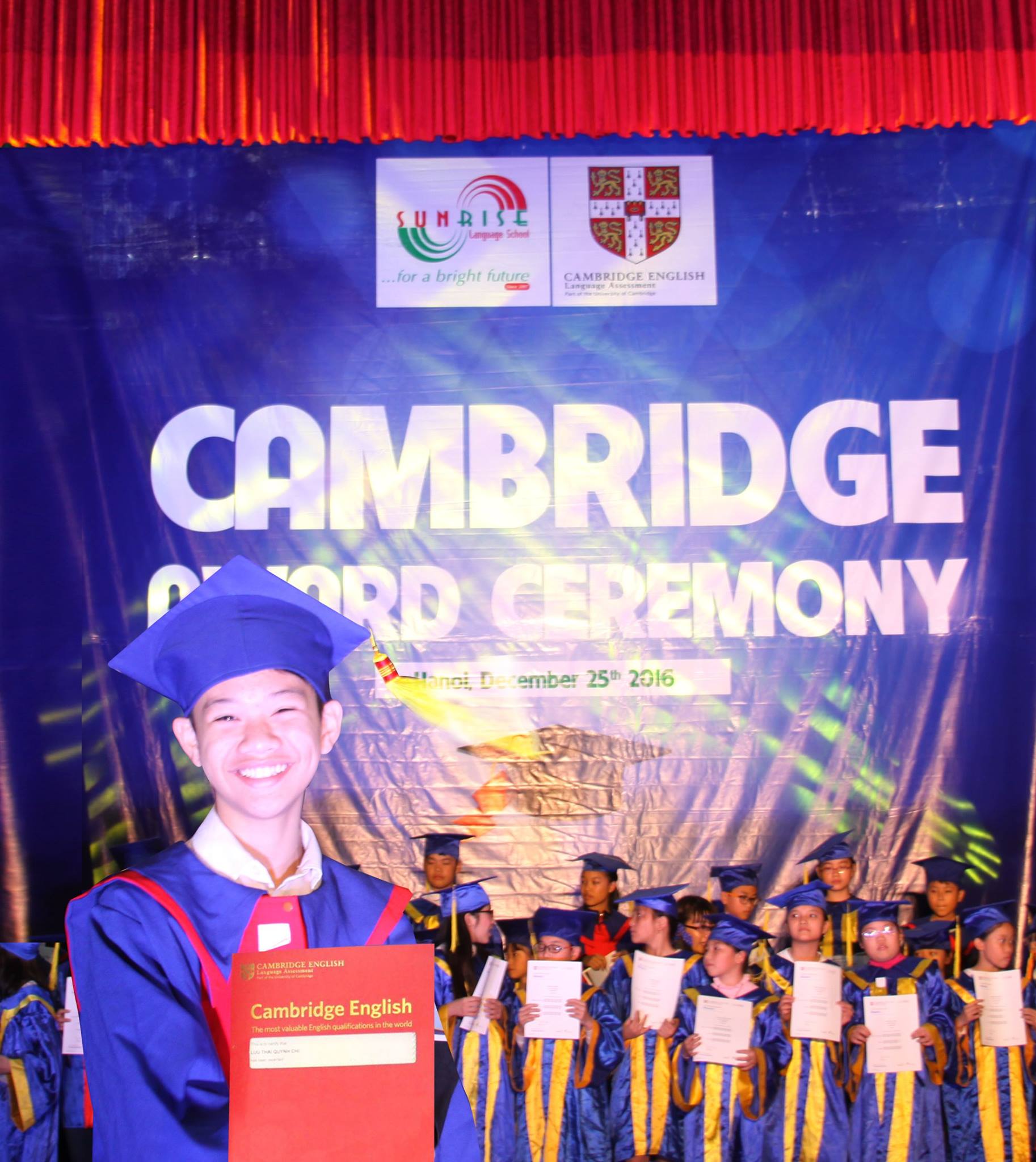 Nguyễn Đức Lợi tại lễ trao bằng Cambridge 2016