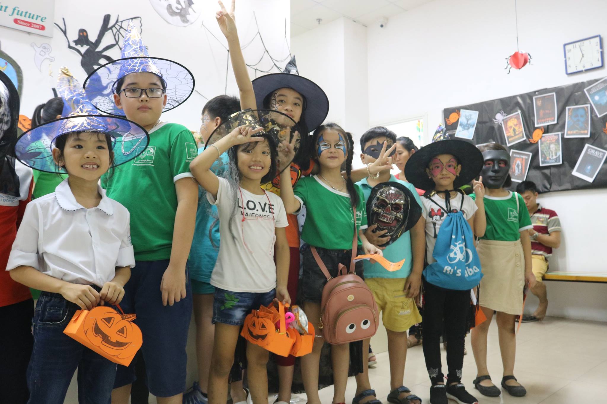 Halloween cùng Sunrise Language School