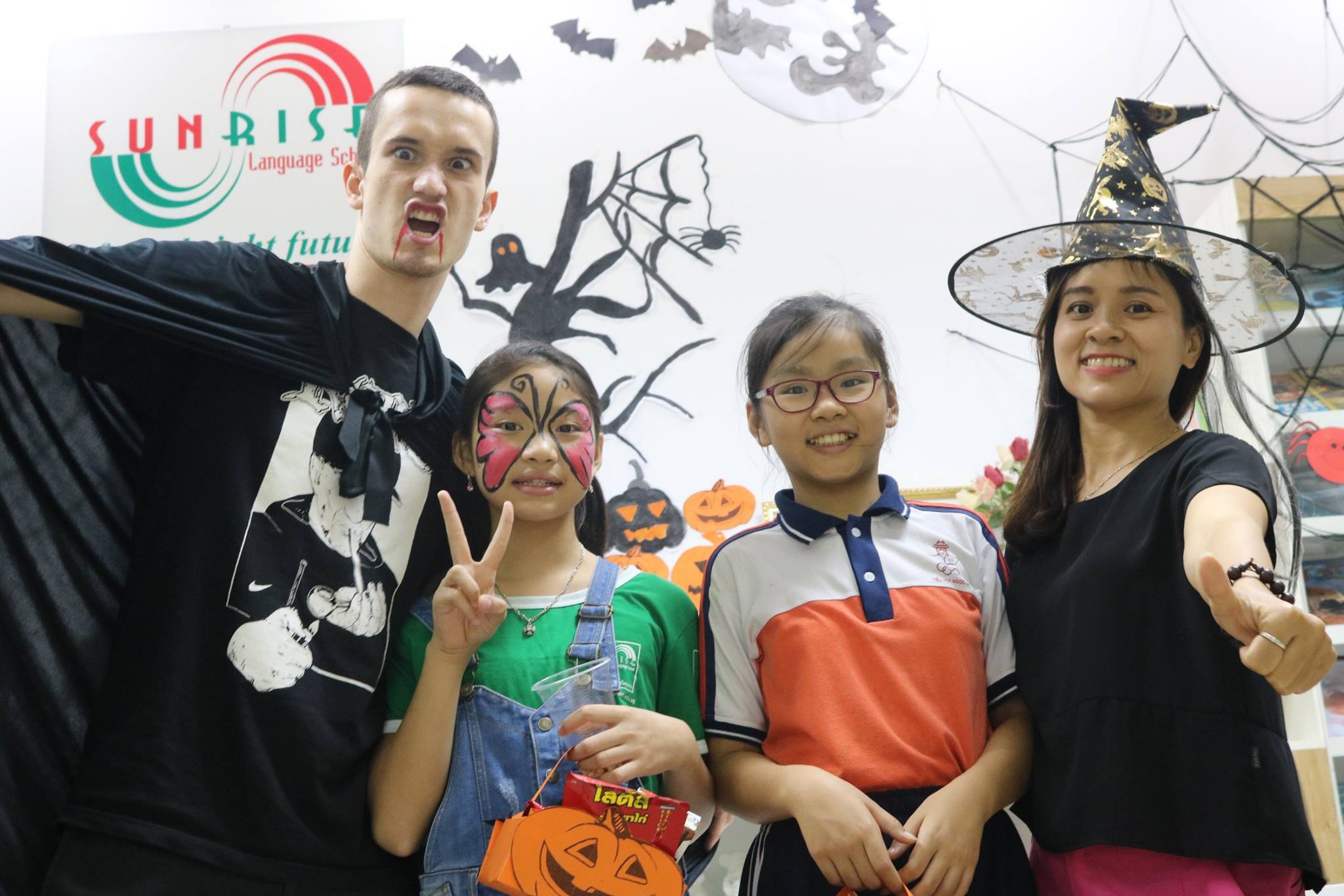 Halloween cùng Sunrise Language School