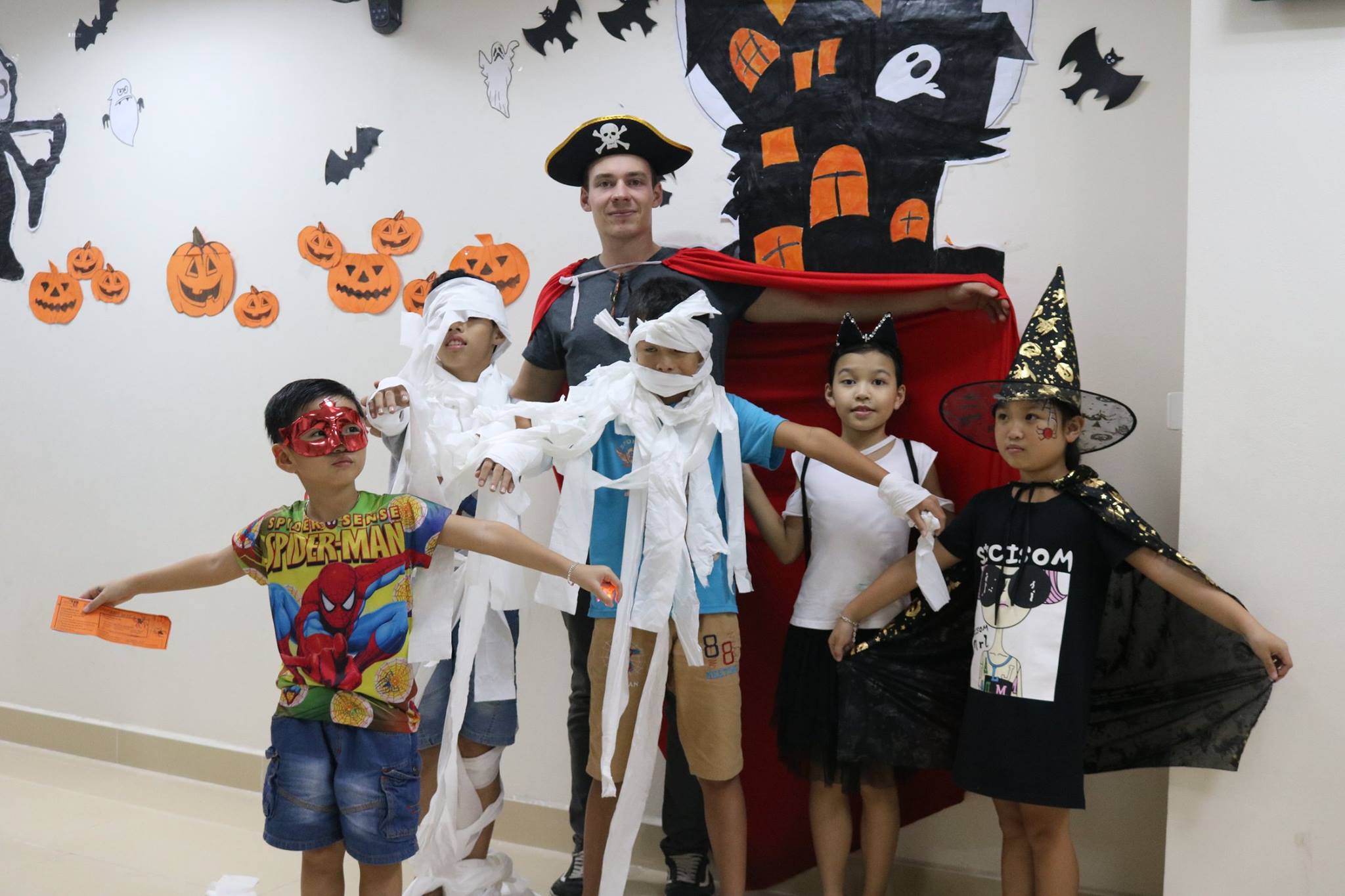 Halloween cùng Sunrise Language School